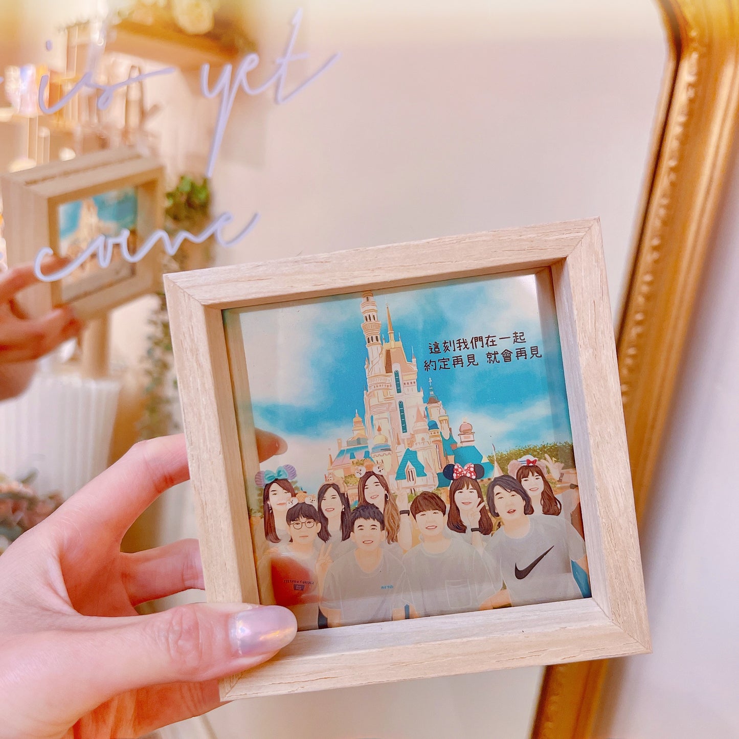 榮休/FAREWELL 寫實風勾畫五官 人像畫透明木框