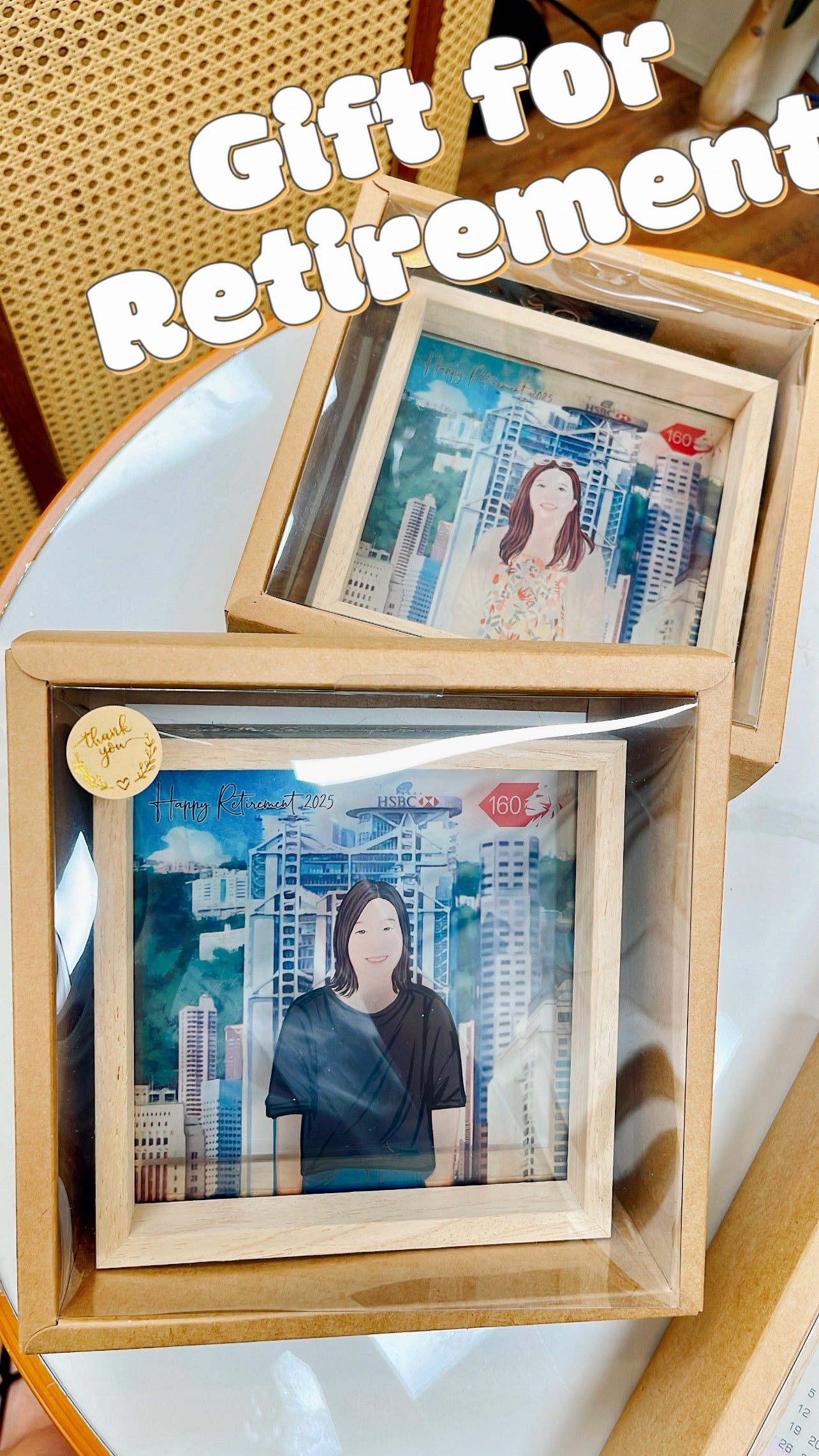 榮休/FAREWELL 寫實風勾畫五官 人像畫透明木框